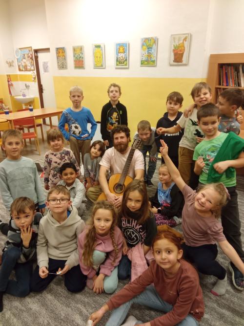 Vánoční příběh se skřítky ve školní družině